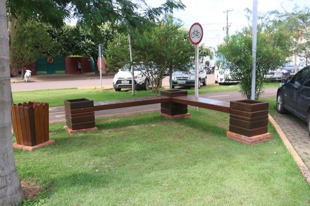 Prefeitura monta marcenaria para fabricar mobiliário urbano