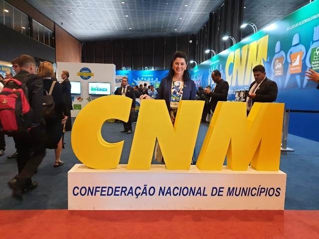 Prefeita participa da Marcha a Brasília e comemora aprovação da PEC 61