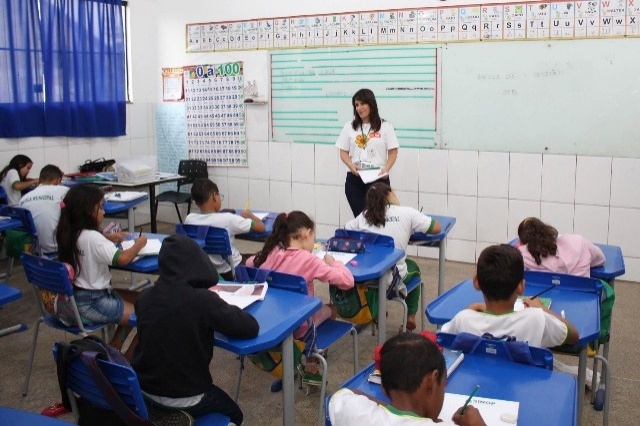 Orientações do projeto “Olhos que Falam” chegam a alunos da EMEB Leni Teresinha