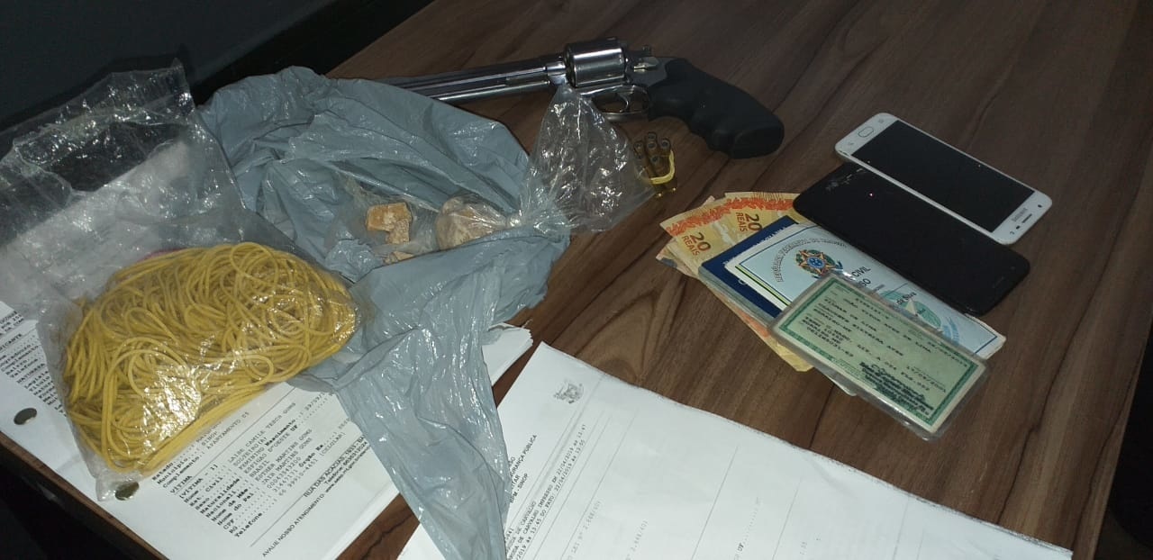 Jovens são presos em residência após participar de roubo em fazenda