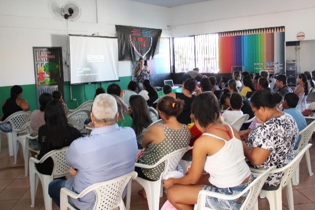 CRAS Menino Jesus orienta famílias sobre o ECA