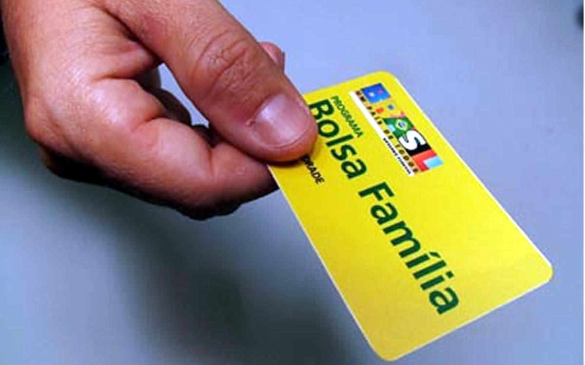 Ausência de saque pode levar ao cancelamento do Bolsa Família