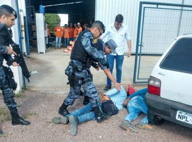 Bandidos são presos no flagra enquanto assaltavam empresa em Sinop