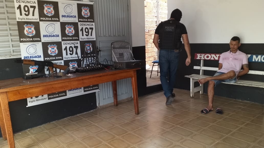 Jovem é preso com Fuzil de brinquedo e bloqueador de sinais em Sinop