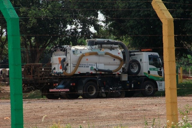 Depois de 2 meses, caminhão varredor começa operar