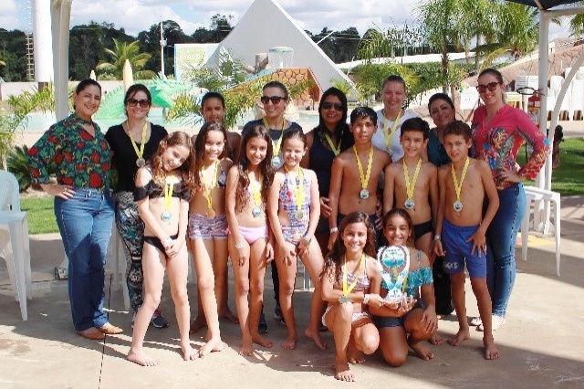 Campeões da Gincana da Água comemoram a vitória em parque aquático