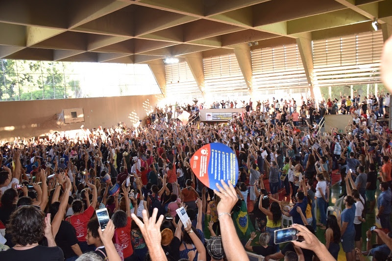 Profissionais da rede estadual de Educação deflagram greve por tempo indeterminado