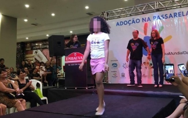 Desfile de crianças para adoção causa mal-estar e críticas