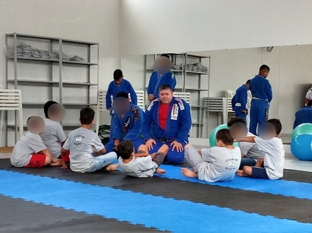 Projeto oferece aulas gratuitas de jiu-jitsu a jovens e crianças com autismo em MT