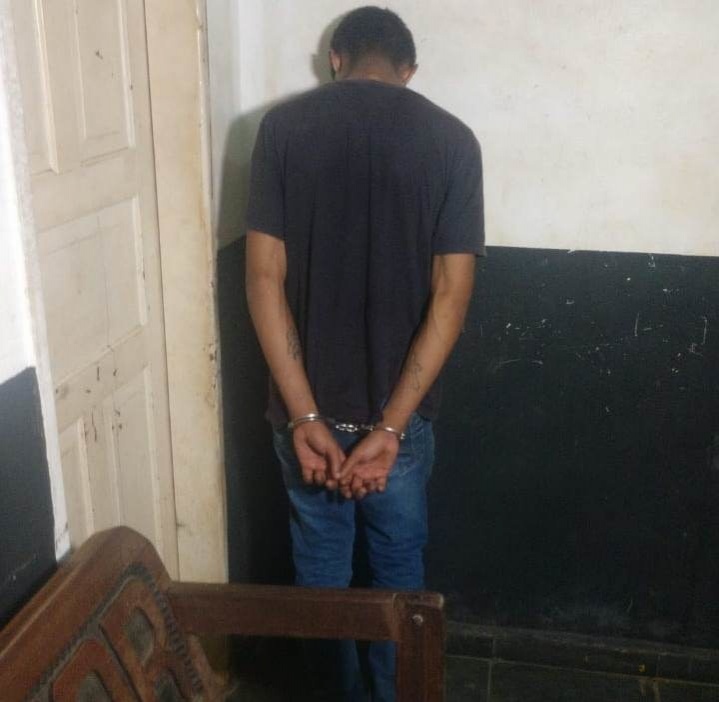 Homem é preso com ajuda de moradores, após assaltar mulher