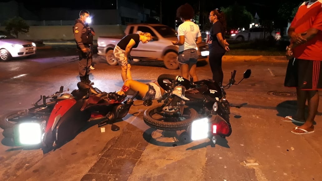 Motociclista sofre fratura exposta após colisão entre motos