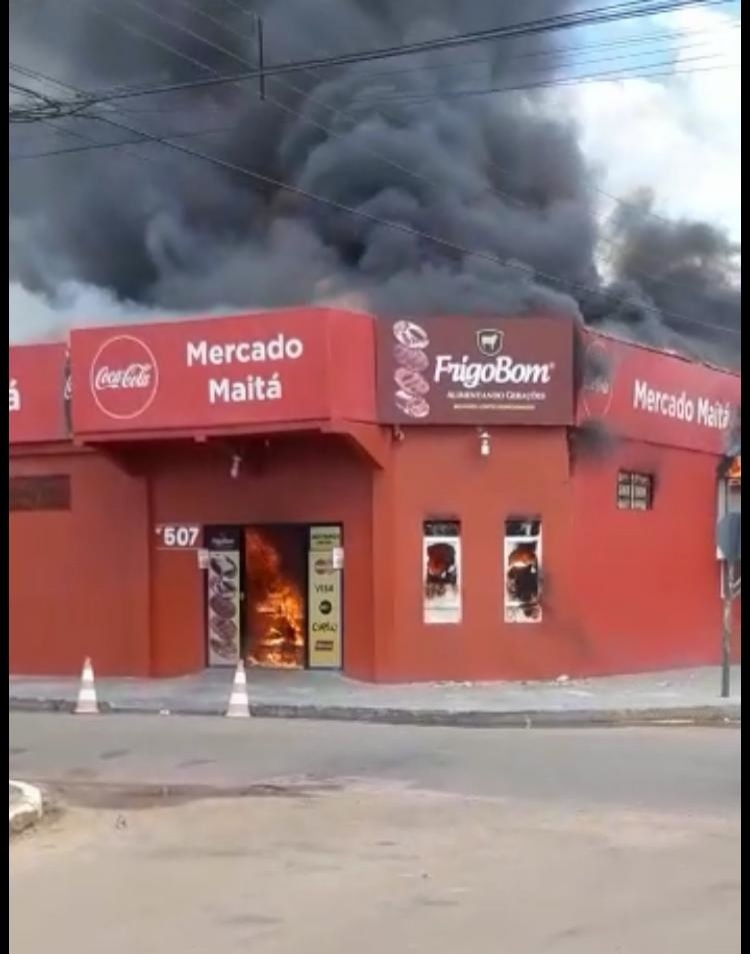 Mercado onde dono foi morto a tiros é incendiado por bandidos