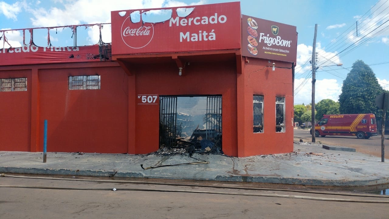 Jovem e adolescente são detidos suspeitos de atear fogo em mercado