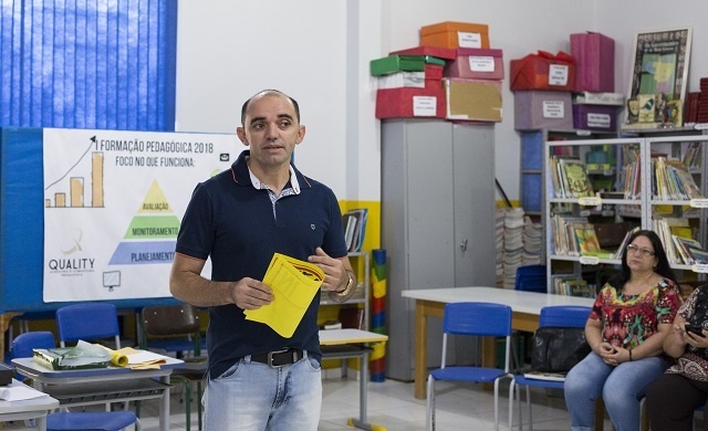 Prefeitura contrata professor por R$ 138 mil