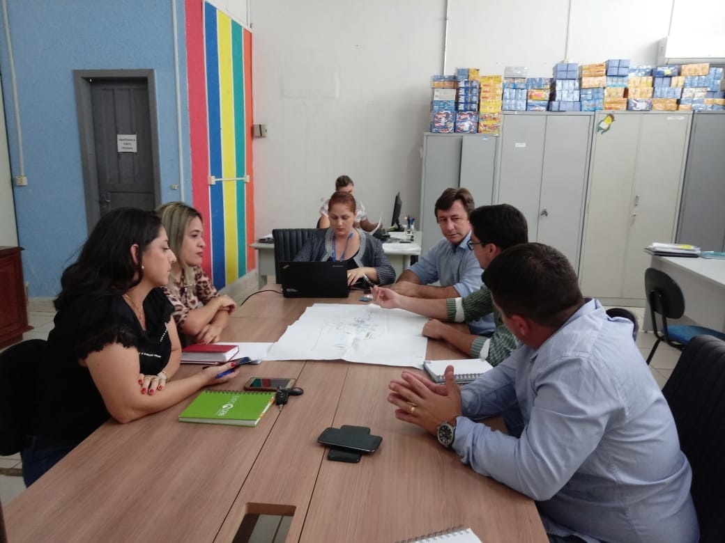 Prefeitura se reúne com Caixa e concessionária para discutir obras de residencial