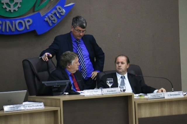 Vereadores se dividem, mas a maioria aprova o projeto dos poços