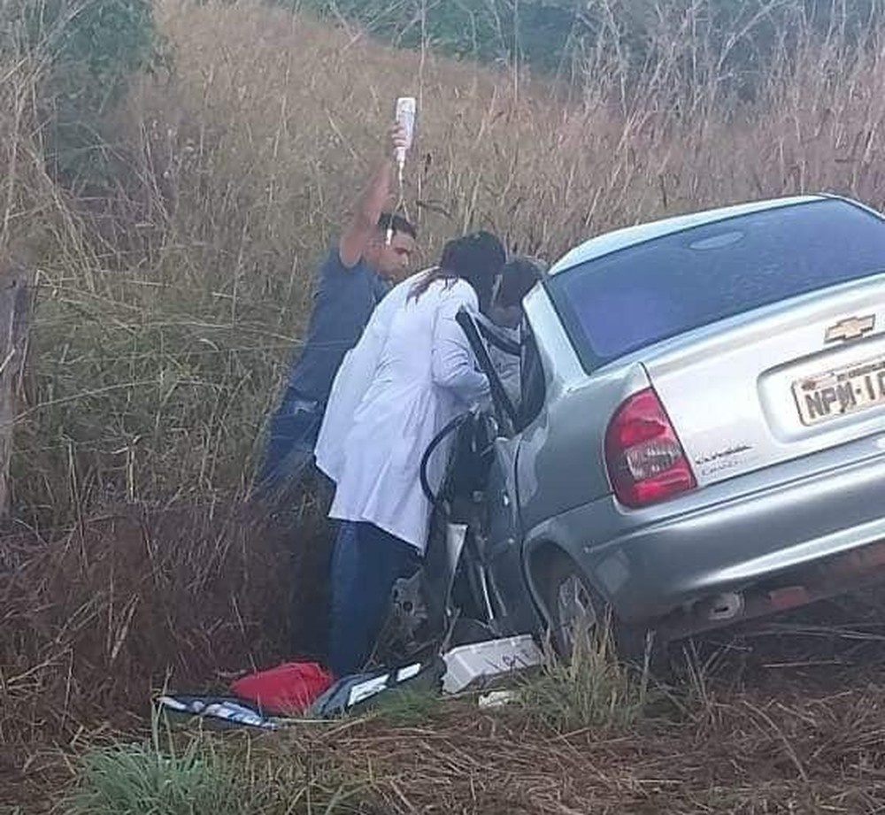 Motorista morre após se assustar com animal na pista e bater em ônibus em rodovia de MT