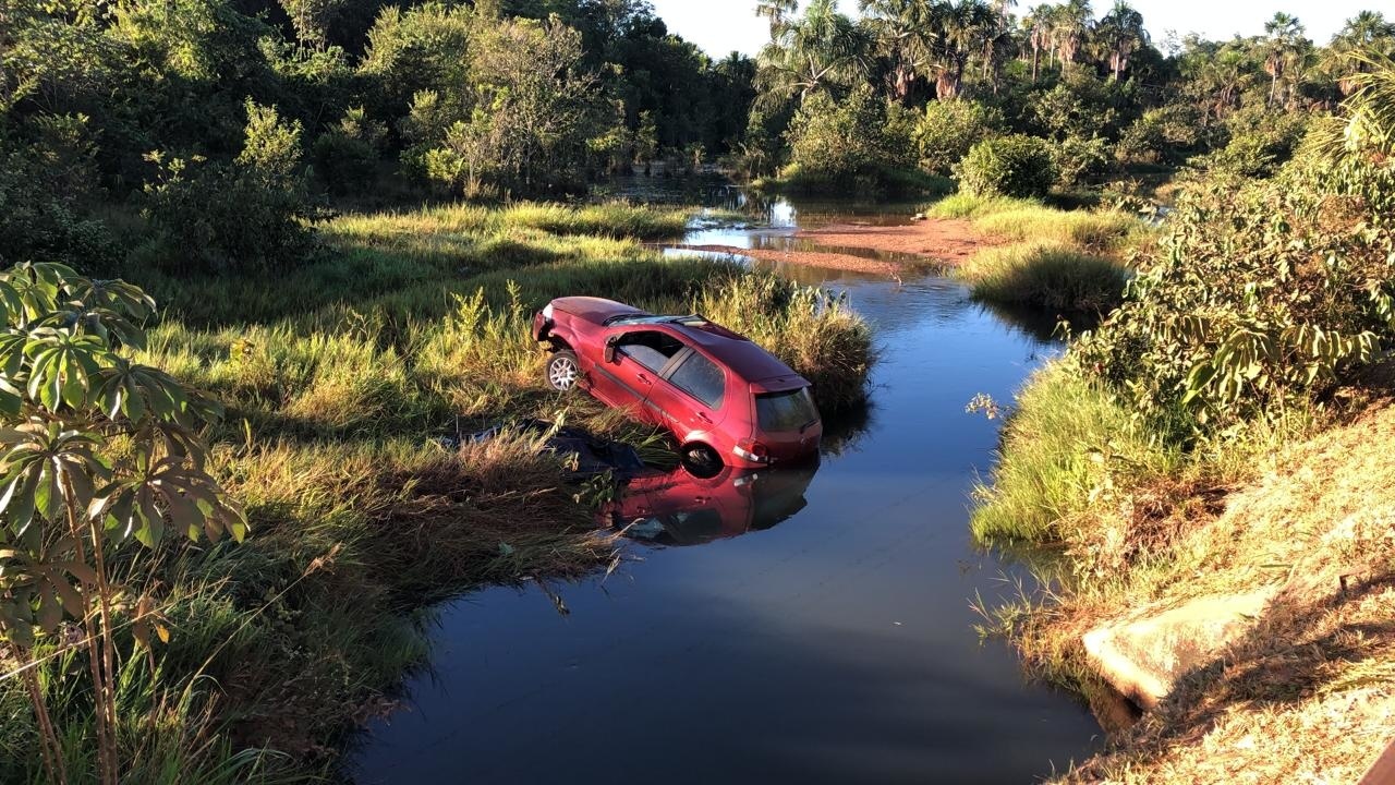 Homem morre após ser arremessado de carro durante acidente na BR-163