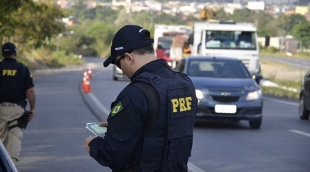 Fiscalização nas rodovias será intensificada pela PRF no feriado