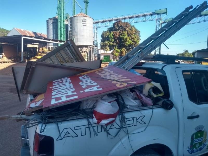Fiscalização retira mais de 400 faixas publicitárias irregulares