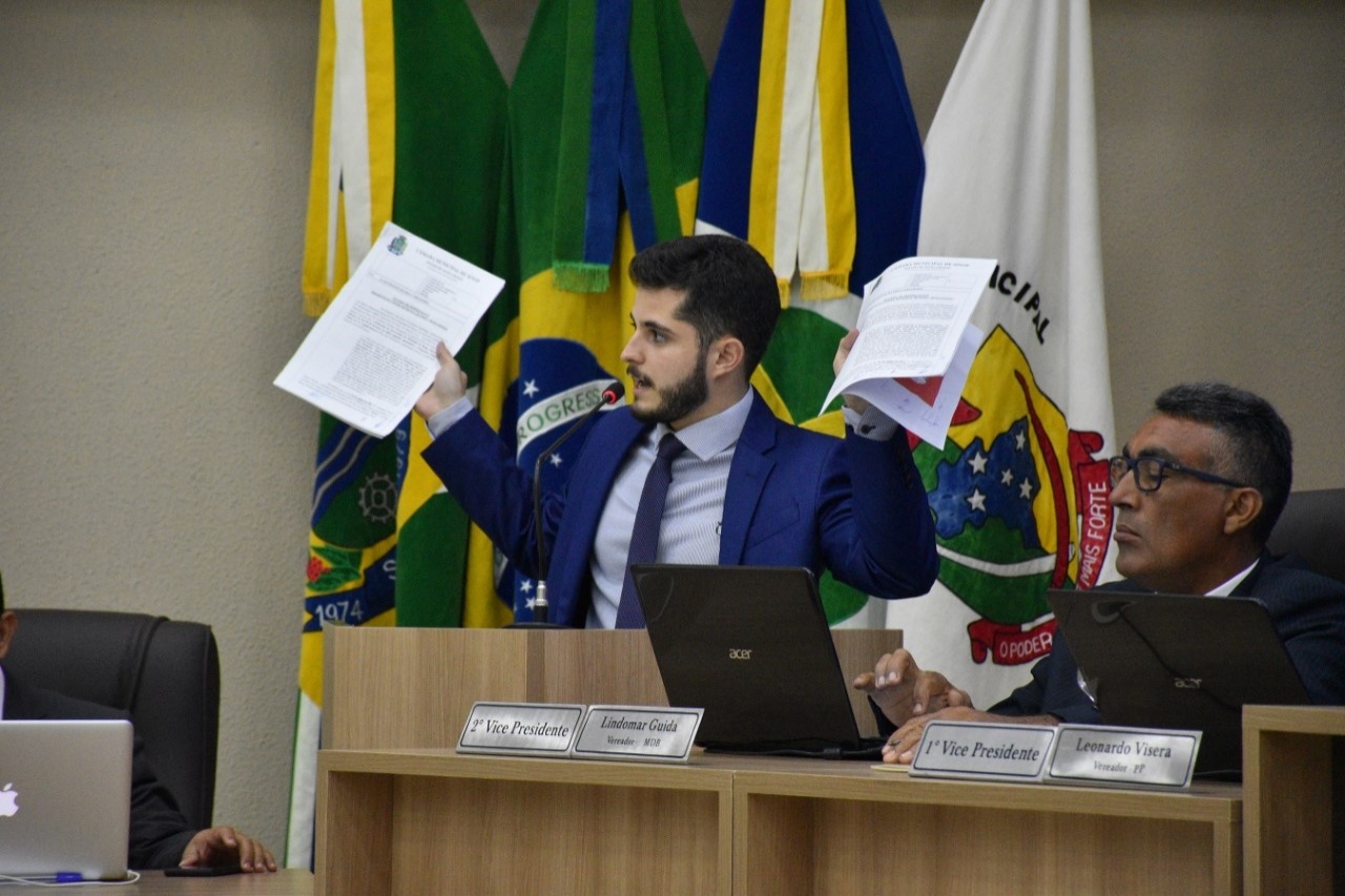 Vereador renuncia verba mensal de quase R$ 7 mil