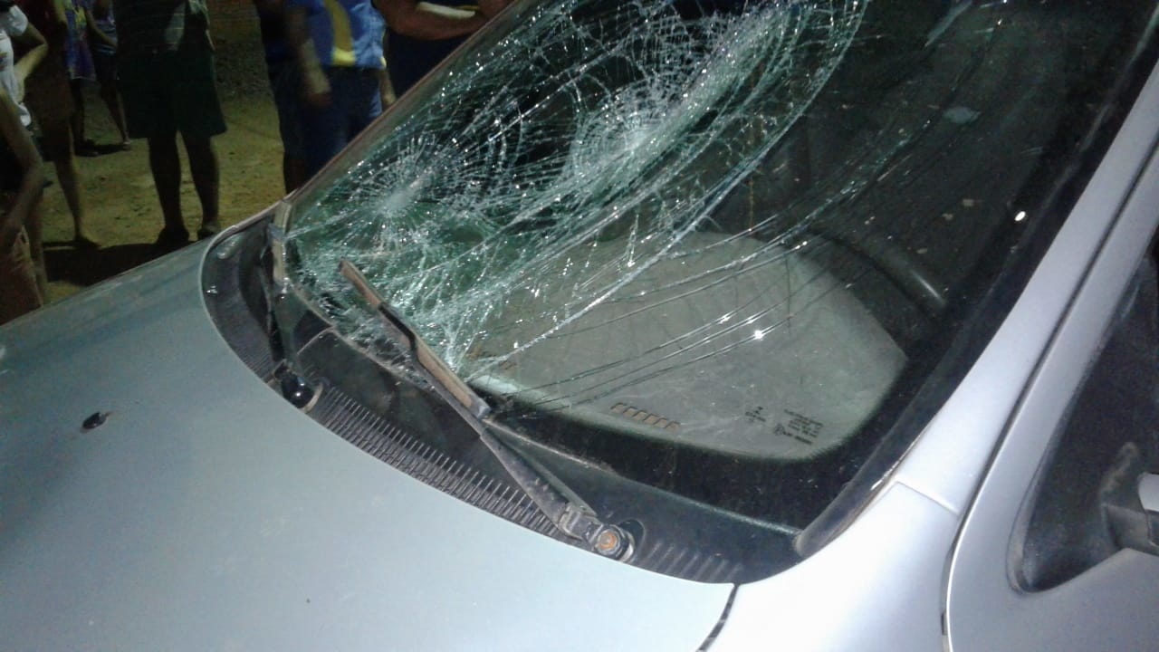 Idosa fica ferida após ser atropelada por carro