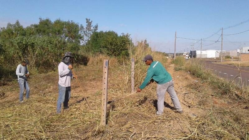 Prefeitura executa limpeza e construção de aceiro na reserva R2