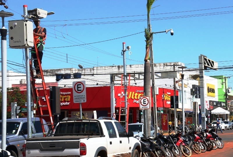 Radares começam a ser instalados no centro de Sinop
