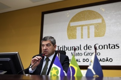Tribunal recomenda que governador reduza gastos com pessoal