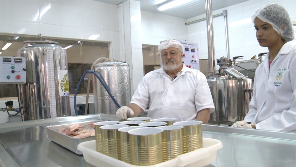 Projeto da UFMT lança "pacu enlatado" para concorrer com sardinha e valorizar produção de peixes de água doce