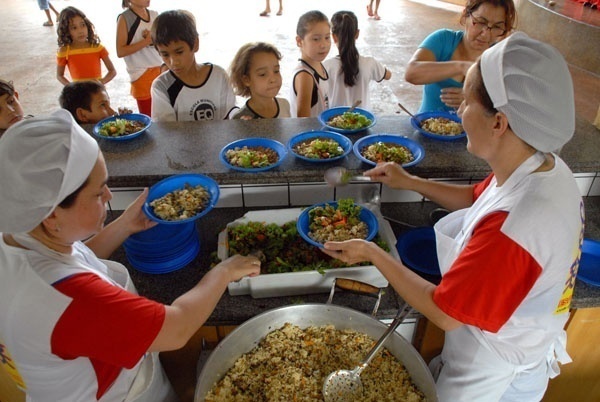 Terceirizados da educação vão custar R$ 2,9 milhões