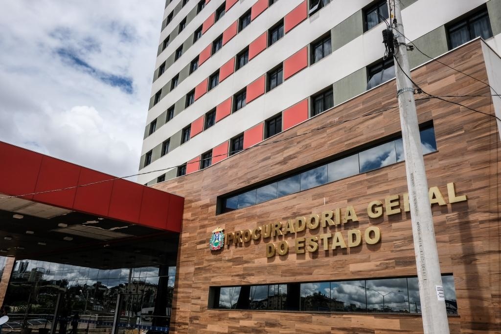 Servidor grevista deve voltar ao trabalho sob pena de demissão, orienta PGE