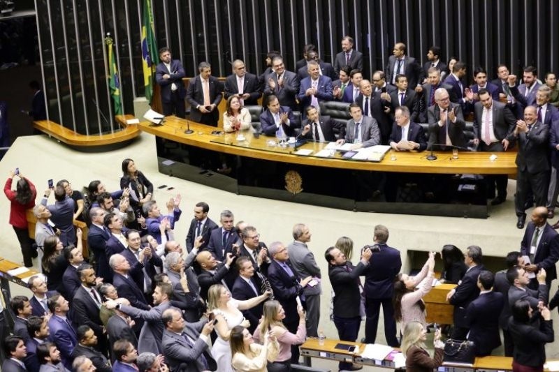 Regra geral de aposentadoria é de 65 anos para homens e 62 para mulheres