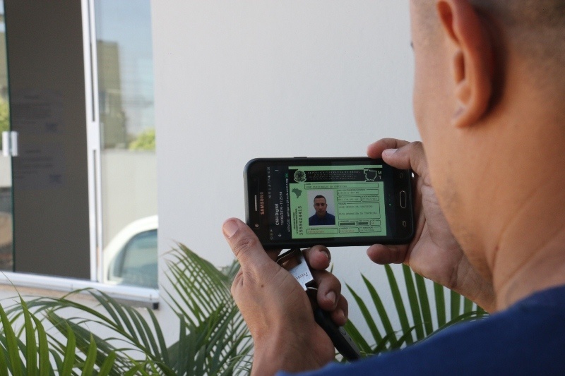 Carregue sua Carteira de Motorista no celular