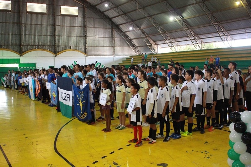 Prefeita entrega troféus aos vencedores de Jogos Estudantis e Universitário de Sinop