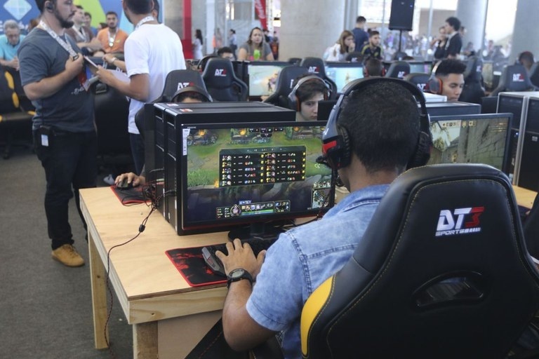 Governo reduz impostos para videogames