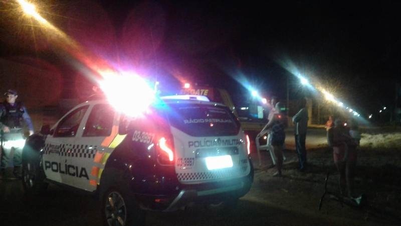 Mãe e filha ficam feridas após colisão; motociclista fugiu do local