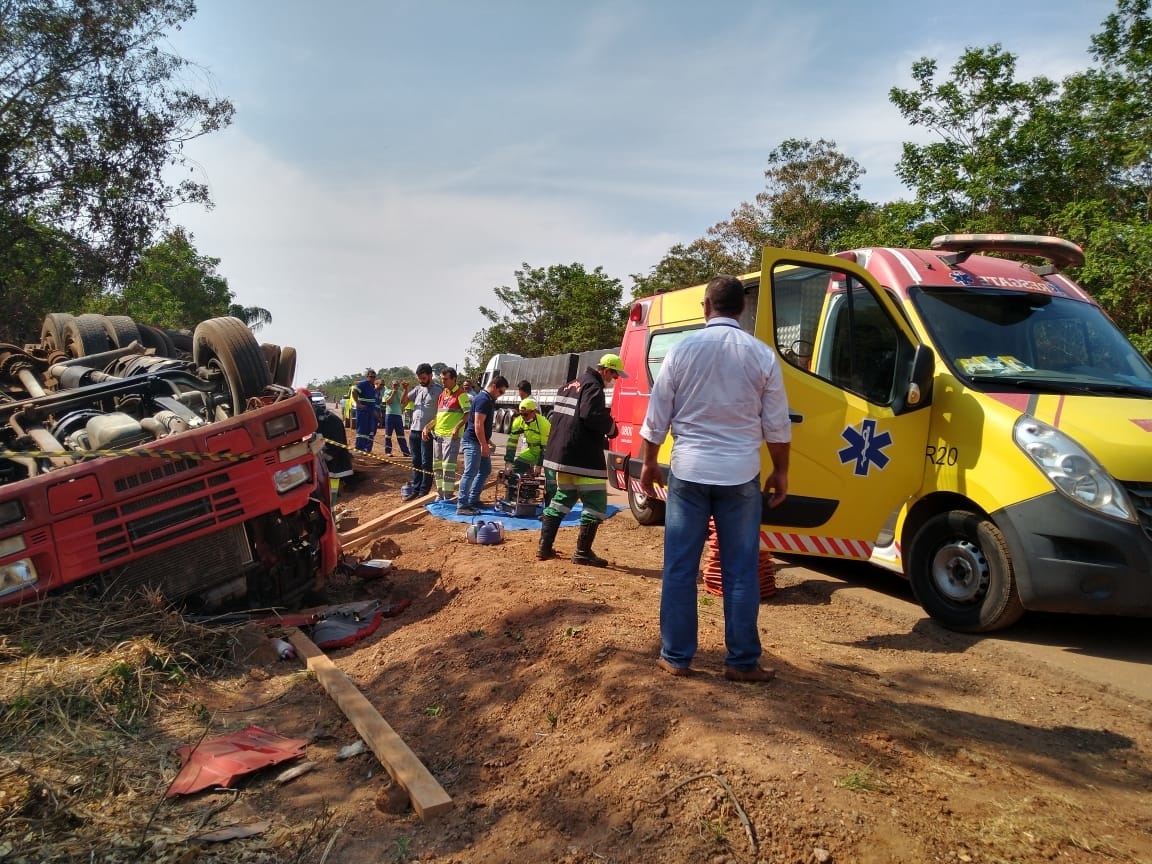 Motorista de carreta morre após capotar veículo em Sinop