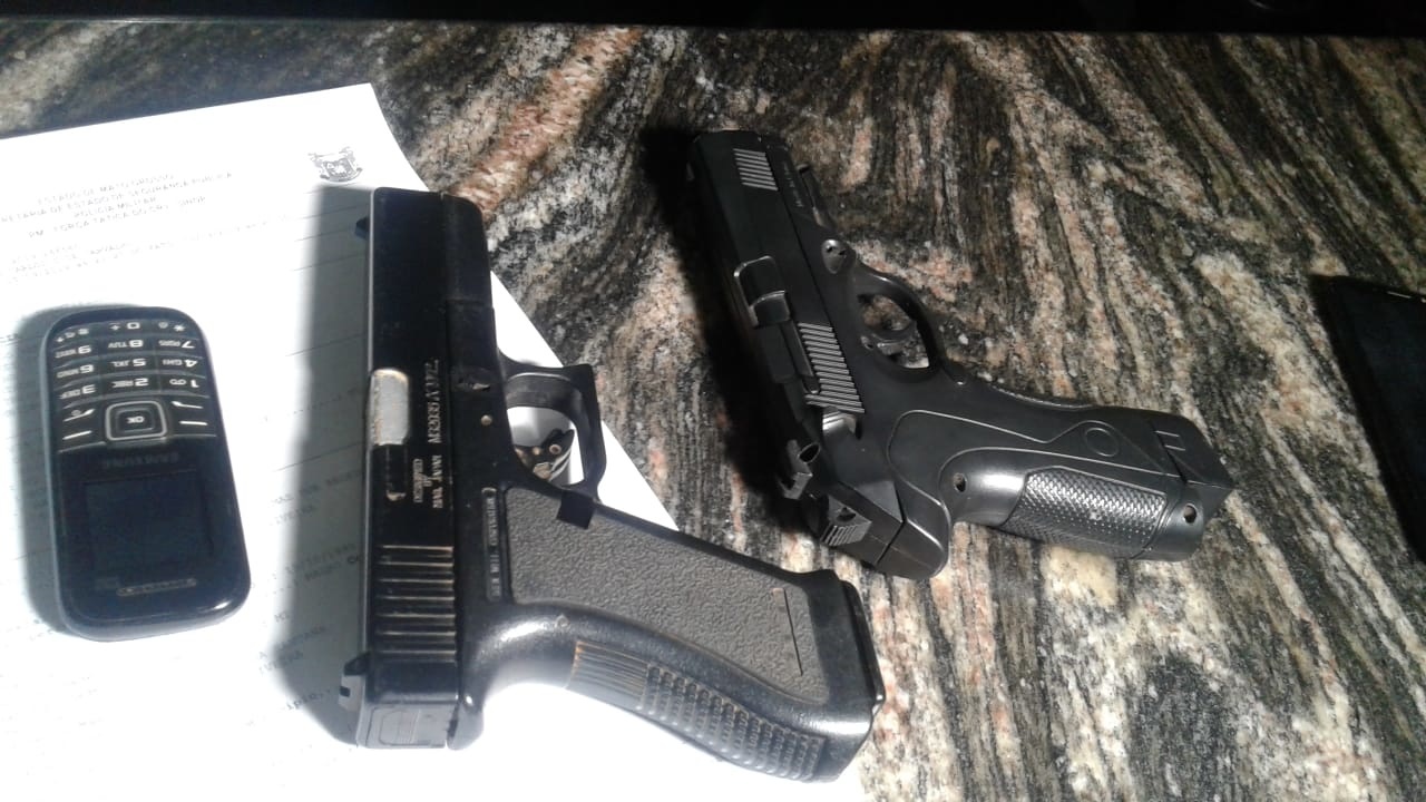Jovens são detidos com armas de brinquedo