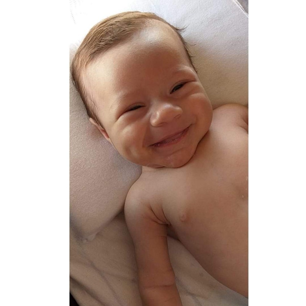 Bebê de 11 meses cai em piscina na casa dos avós e morre afogado