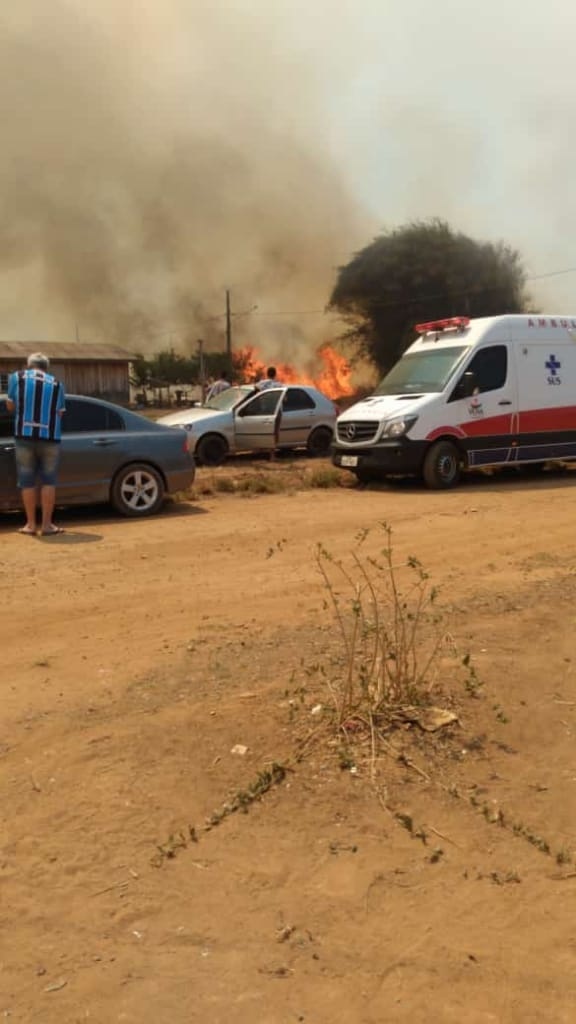 Fogo destrói chácaras e barracões em Vera