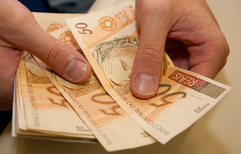 Pagamento de R$ 500 por conta do FGTS começa na próxima sexta-feira (13)