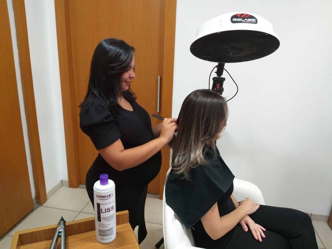Cabeleireira Sinopense adere equipamentos e produtos para atender gestantes