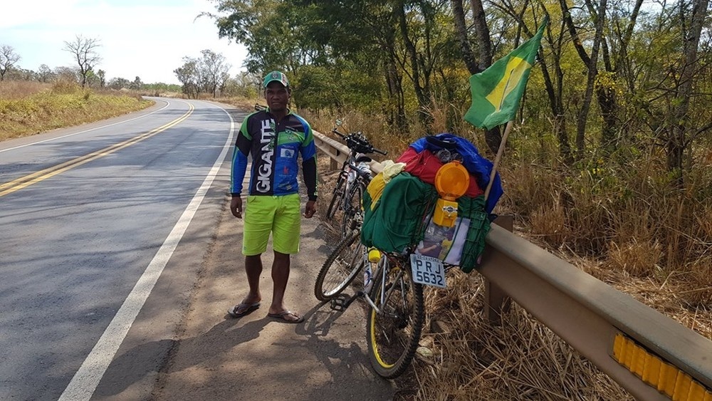 Mochileiro que viaja a América do Sul de bicicleta tem meio de transporte furtado no MT