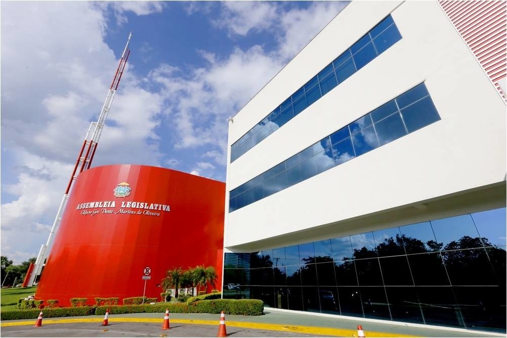 MPE investiga servidora que não tem 5ª série e ganha R$ 17 mil
