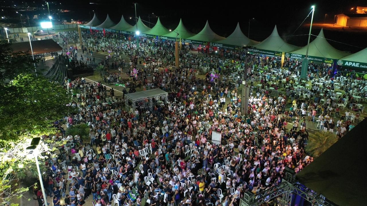 Mais de 12 mil pessoas participam da terceira noite do Celebra Sinop
