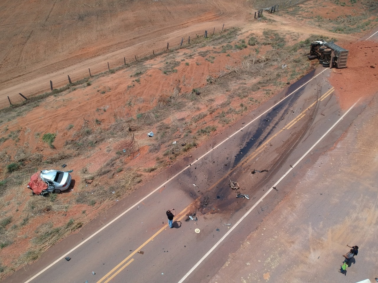Homem morre após colisão entre carro e caminhão na MT-423