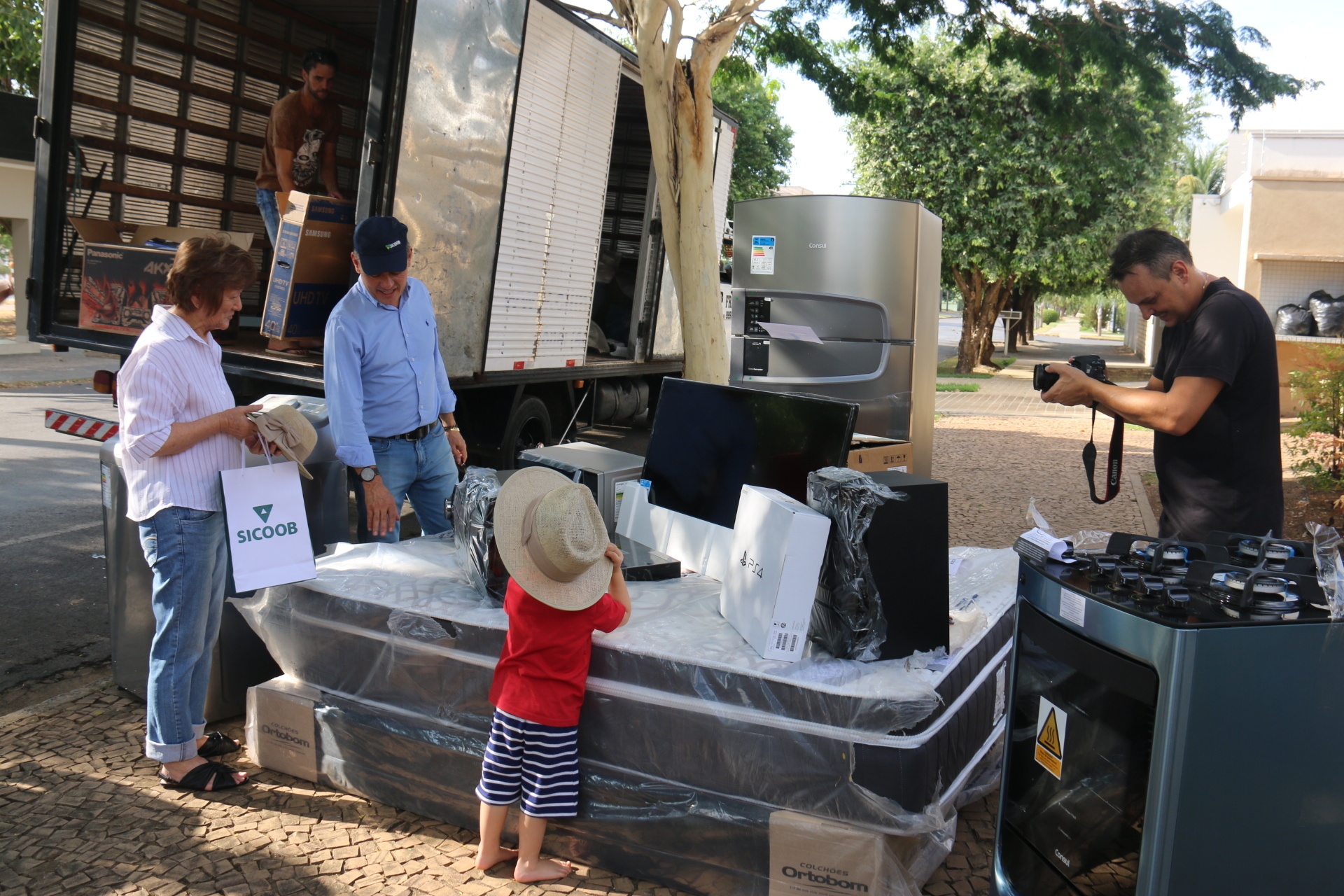 Família de pioneiro de Sinop recebe prêmio da Poupança Premiada Sicoob