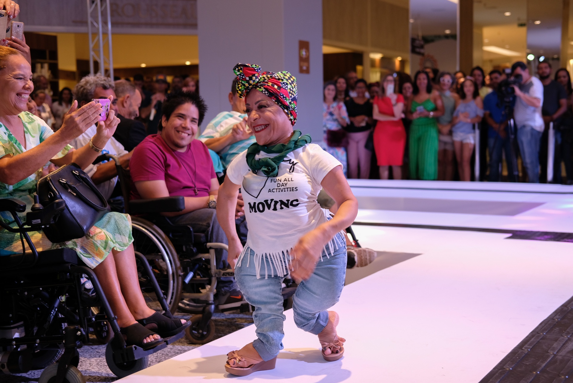 Governo realiza desfile de moda inclusiva para pessoas com deficiência