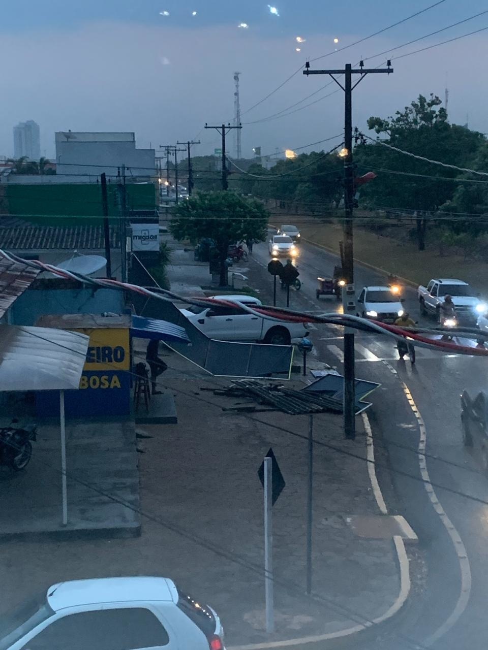 Primeiro dia da primavera em Sinop é marcado com chuva, vento, granizo e estragos